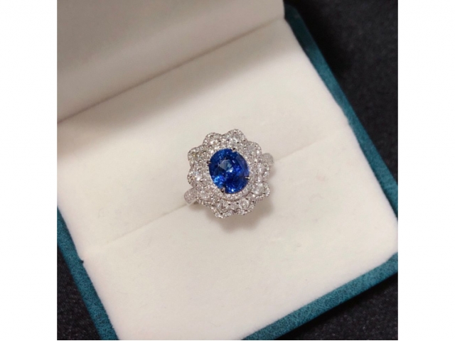 3.01ct斯里兰卡皇家蓝蓝宝石戒指18K金镶0.961ct钻石