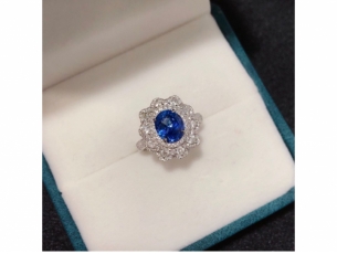 3.01ct斯里兰卡皇家蓝蓝宝石戒指18K金镶0.961ct钻石