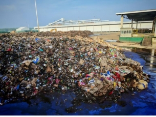 江西一批约2900吨火烧水湿废纸